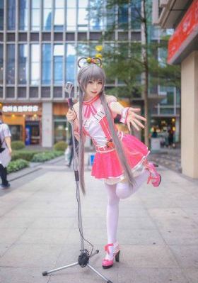 欧美女人tv_高清免费在线播放
